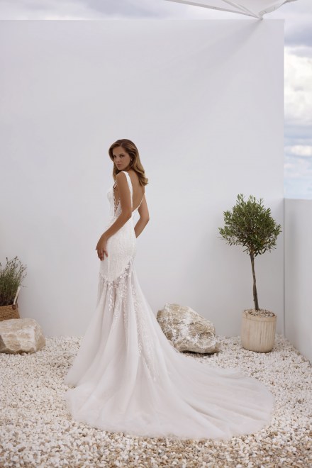 https://www.sposa-lia.com/images/stories/virtuemart/product/per-in white-036-helen-01.jpg